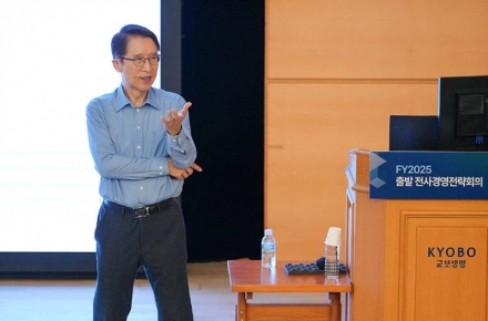 교보생명 신창재 회장, 국감 증인 채택… 불공정 논란 도마 위