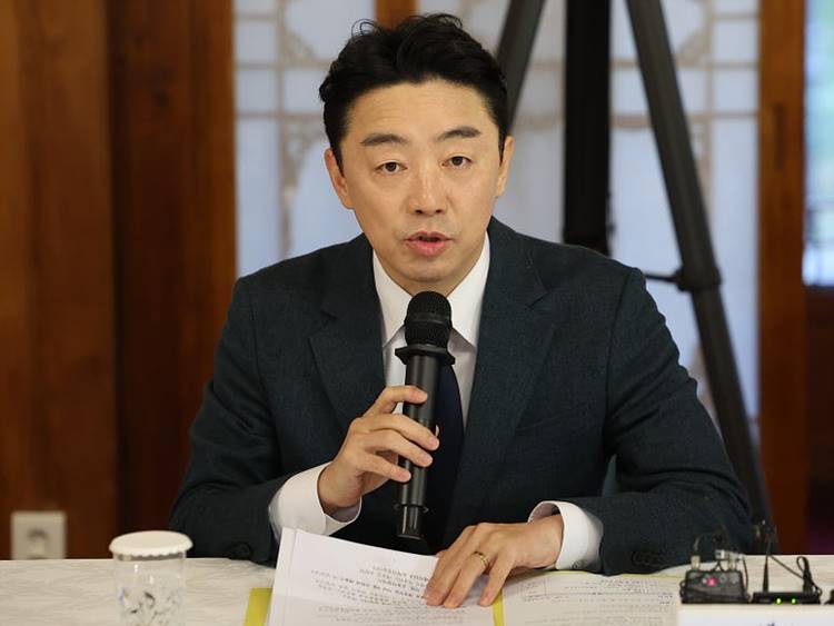 강훈식 “휴게소 개편” 지시… 도로공사 “직영 확대 검토”