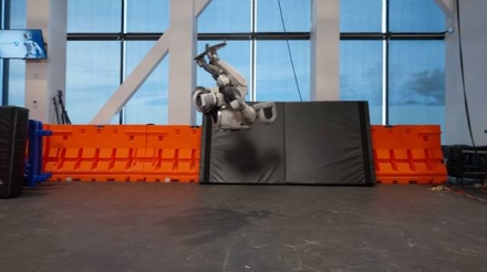 “이제 연습은 끝났다”… 연속 공중제비 선보인 휴머노이드 ‘아틀라스’