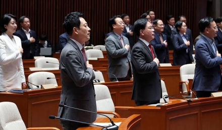 국민의힘 “尹 정치 복귀 반대”…의원 전원 명의 결의문 채택