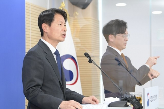 '1회만 맞으면 되는' 코비드-19백신 얀센주 허가