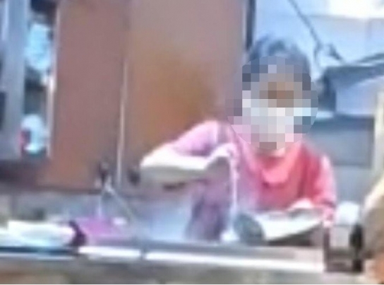 "코로나 시국에 어묵탕 국물 재탕" 항의에 "먹던게 아니라 괜찮다"는 식당