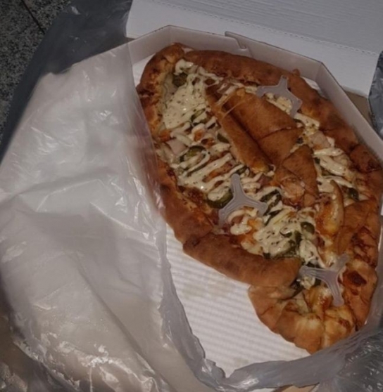 찌그러진 피자 배달해 놓고 컴플레인한 고객 비난한 배달원