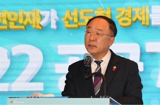 정부 "1세대 1주택자 보유세 전년수준 유지…고령자 납부유예"