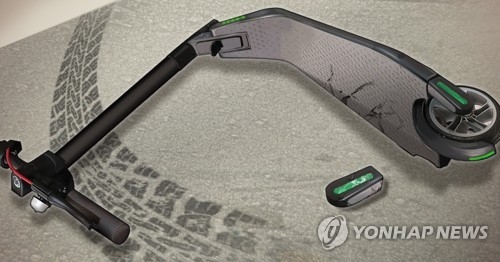 전동킥보드 함께 타던 20대 남성 2명 차량 충돌 후 숨져