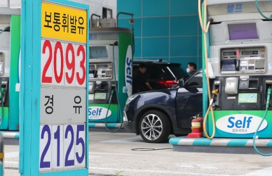 '휘발유보다 비싸진 경유'...'국제 시장선 원래 경유가 더 비싸'