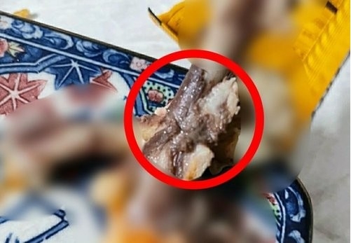 "유명 치킨점에서 피 응어리째 조리"...항의해야 환불·교환 가능