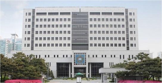 앞차 안비켜 추월 후 급정거한 '보복운전' 징역 6월