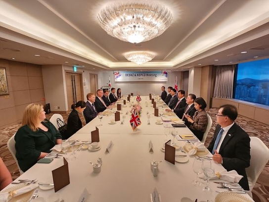한전 정승일 사장, 영국 에너지안보탄소중립부 장관과 면담