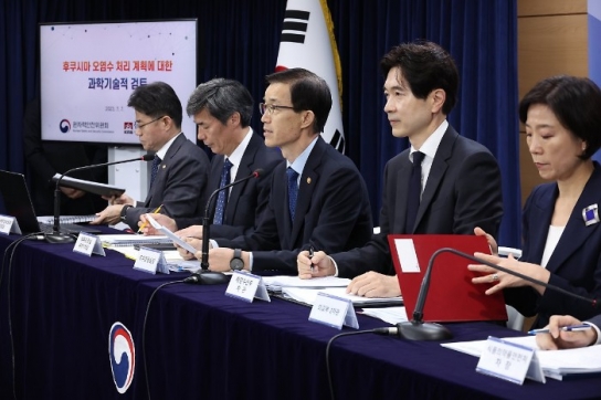 정부 "후쿠시마 오염수 목표치 적합"..."수산물 수입은 금지"