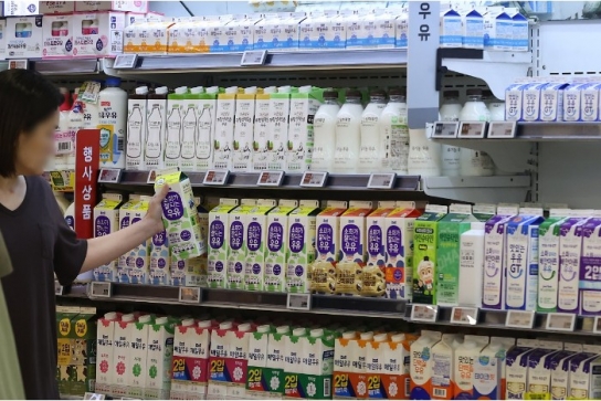 우유 가격 협상 난항 속 반값 '폴란드산 멸균우유' 인기