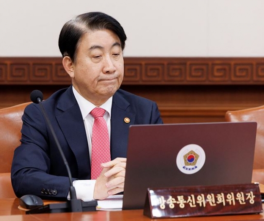 이동관 방통위원장, 탄핵안 처리 전 자진사퇴에 당황한 야당