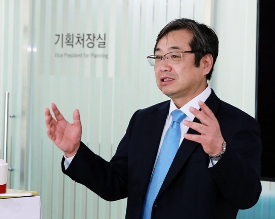 '연구비 유용' 이장호 군산대총장 구속…"증거인멸 우려"