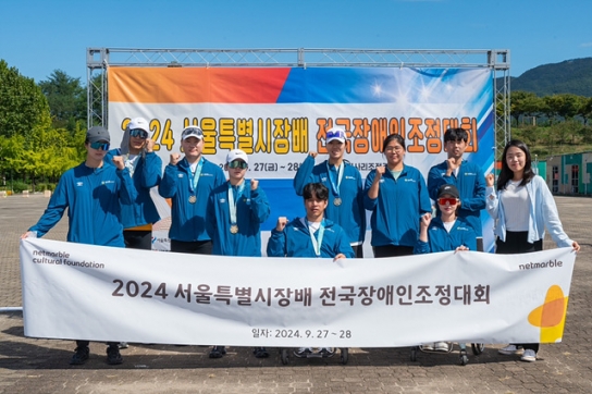 지원·실력 혼연일체로 연일 금빛 물살