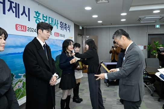거제시 홍보대사 배우 윤창 "책임감 갖고 활동에 임할 것"