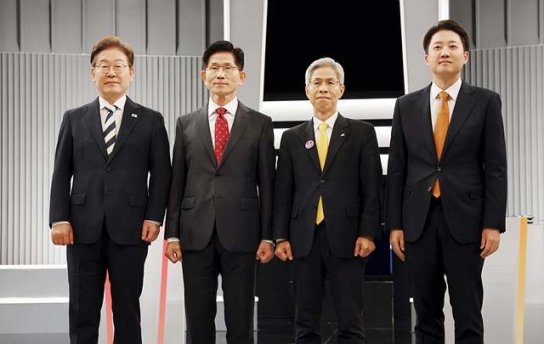 "형수님에 욕" "소방관에 전화 갑질"…토론 시작부터 네거티브