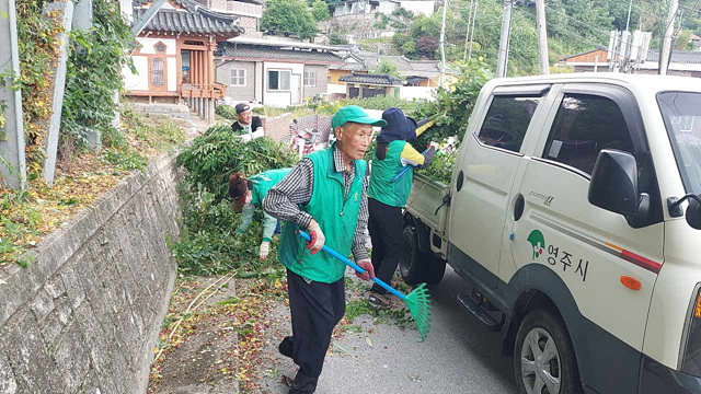 [KT재단 사진자료2] 환경정화봉사활동 참여중인 이대성씨.jpg